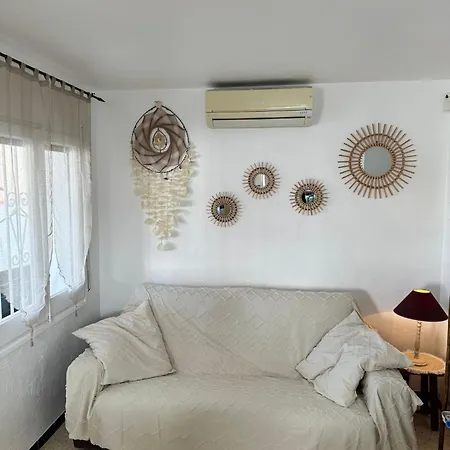 Maison Proche Canaux Et Holiday home Empuriabrava
